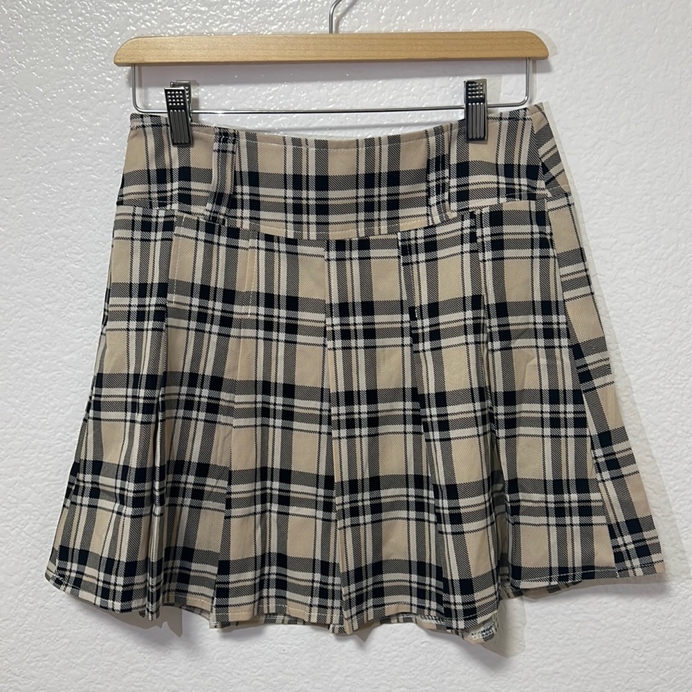 PLEATED FLARED SKIRT